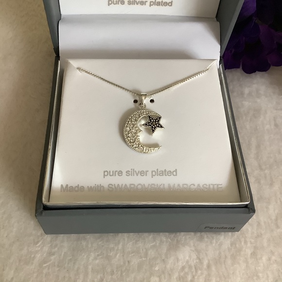 NEW Moon & Star Necklace - Picture 7 of 8